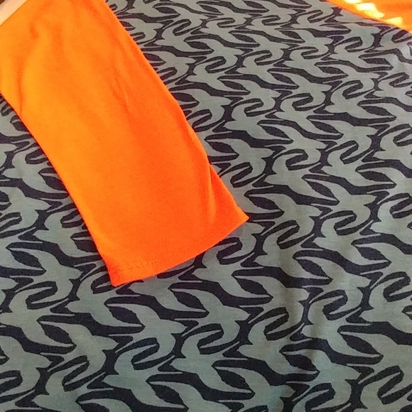 Lularoe Vintage Randy - Picture 1 of 3